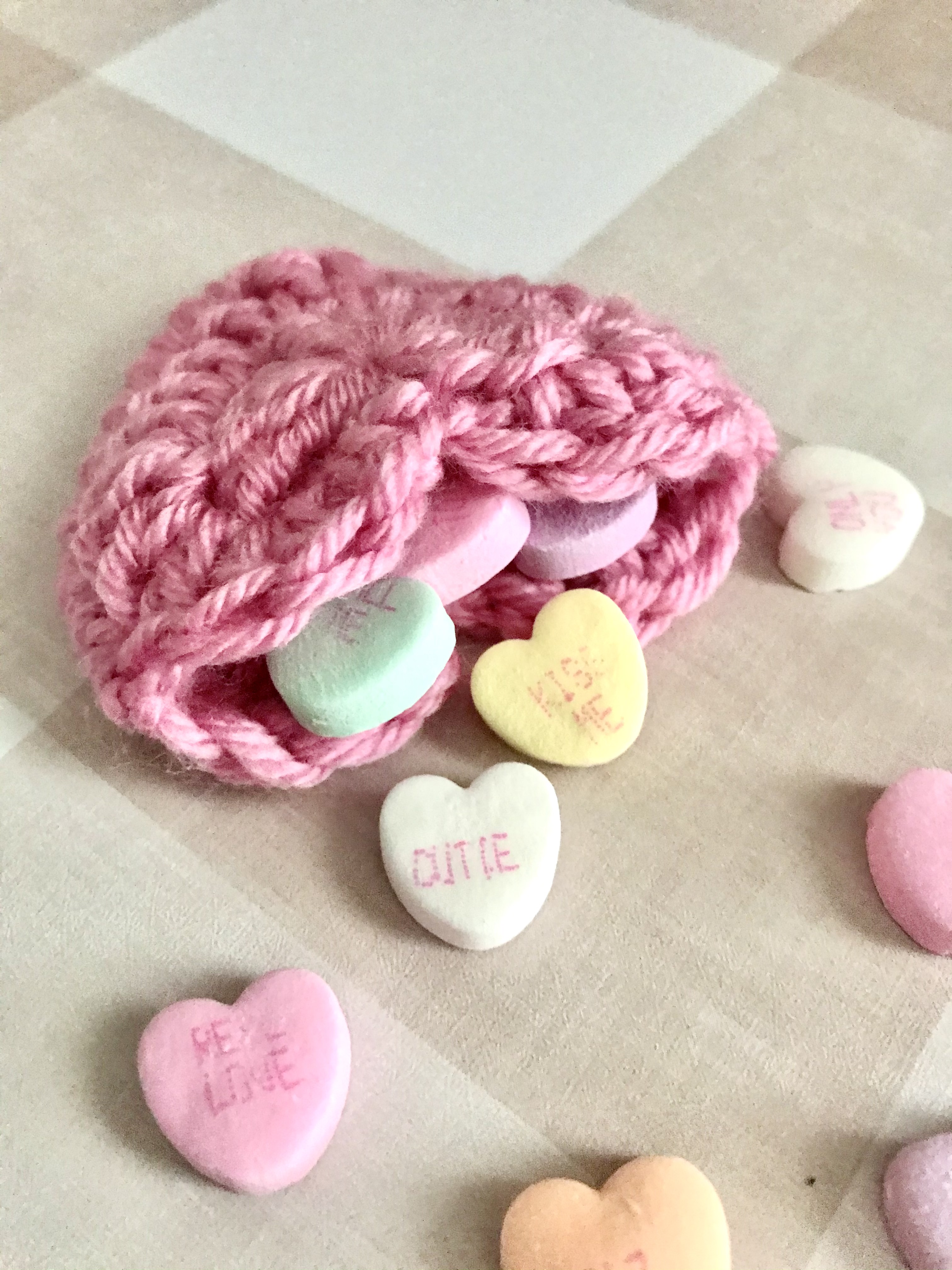 crochet heart pocket with candy